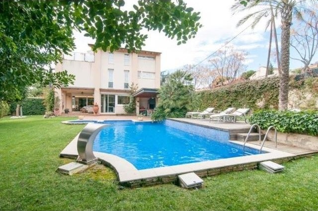 5 bedroom Detached House For Sale:..