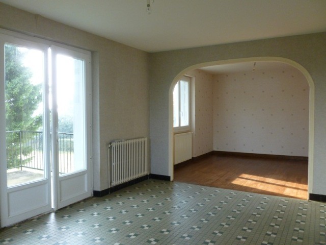 Detached 3 Bedroom House - 2