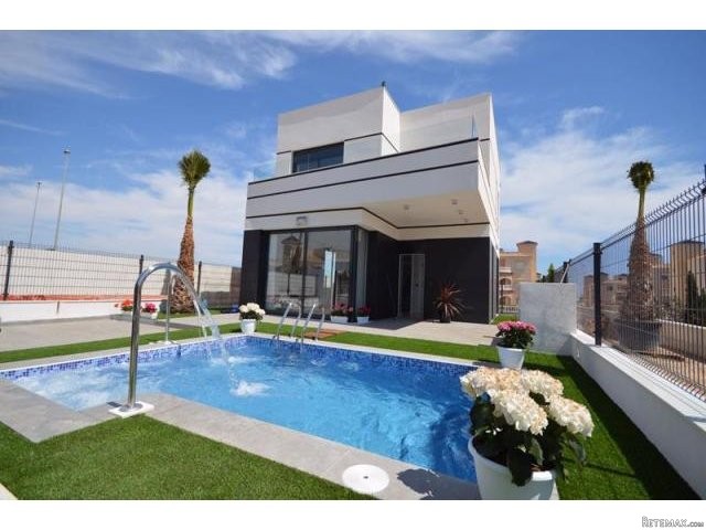3 bedroom Villa For Sale: Detached..