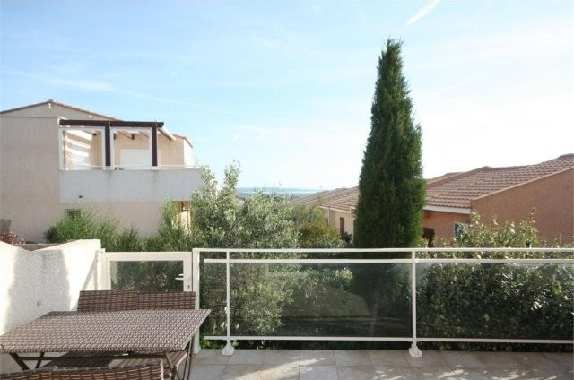 Beautiful 2 Bed Apt With Terraces & Sea..
