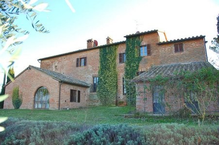 Restored Farmhouse Near Lake..