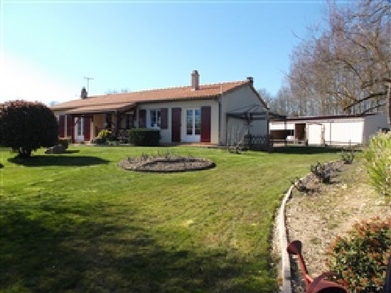 3 Bedroom House with Lake & Outbuildings - 2