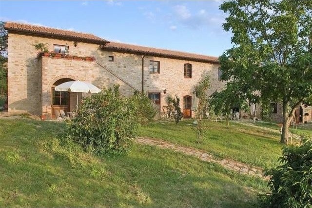 9 bedroom House For Sale: Umbria.. - 2