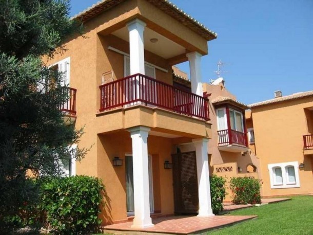 2 Bedrooms 2 Bathrooms Townhouse La..
