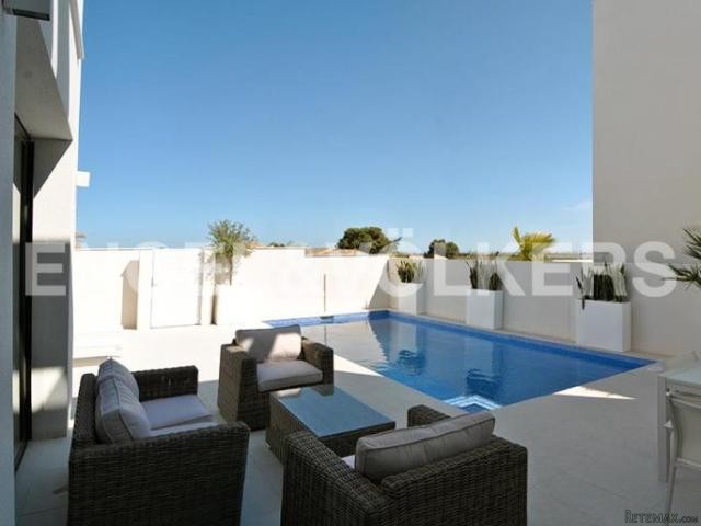 IMPRESSIVE MODERN VILLA IN CUIDAD.. - 2