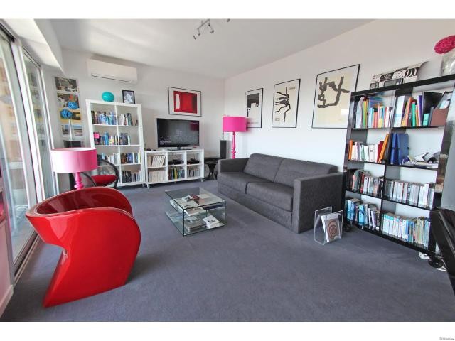 Top floor central location with..