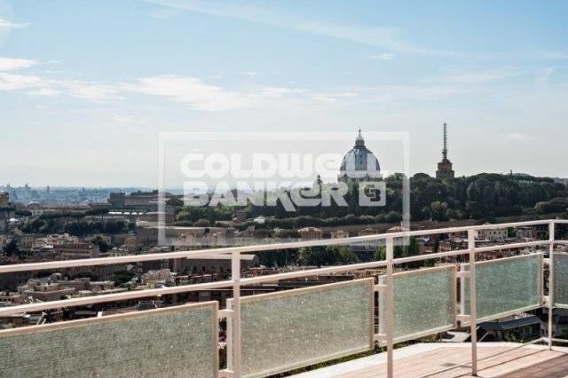 4 Bedrooms - Attic - For Sale - 2