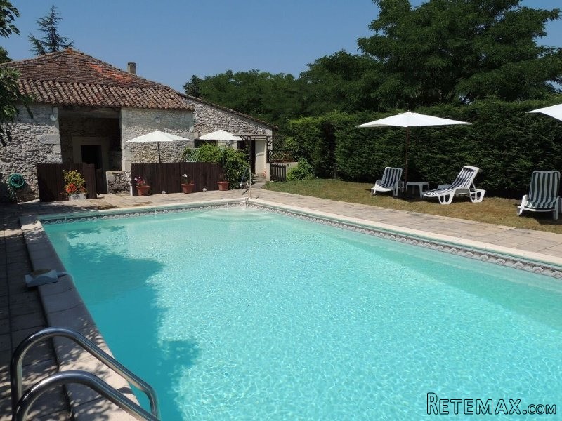 APS2430 Beautiful Stone Property with..