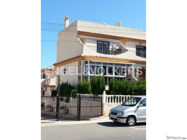 SEMI-DETACHED VILLA WITH SEA..