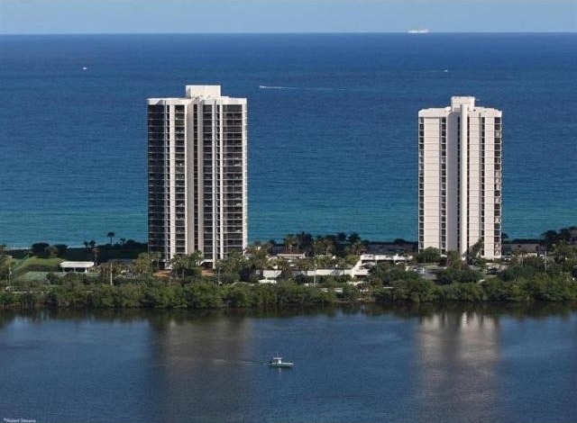 2 bedroom Residence For Sale: Singer..