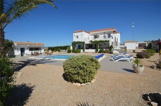 4 bedroom Villa For Sale: Detached..