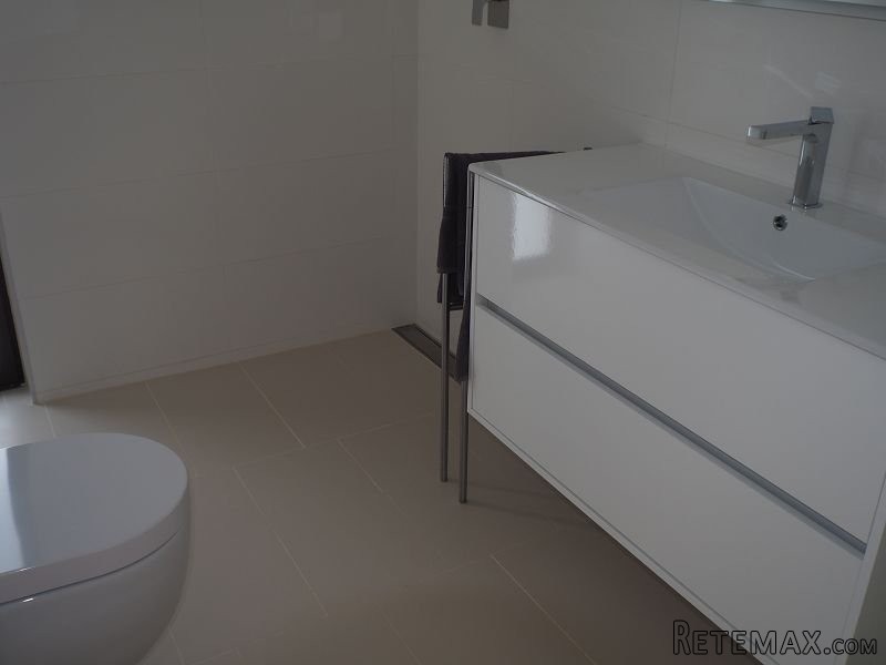 5 Bedrooms - Villa - Alicante - For Sale