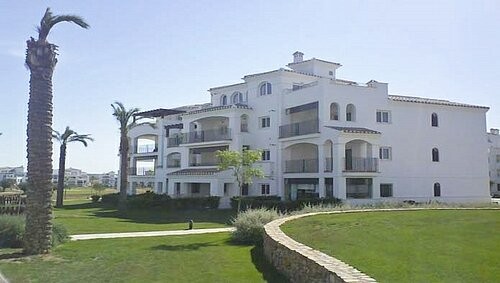 EXCELLENT VALUE- 2 BED GOLF APARTMENT