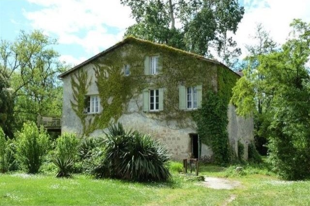 5 bedroom Country House For Sale: 33000..