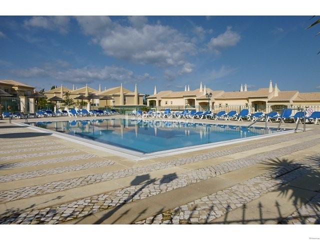 Lovely Poolside Apartment On Golf Resort
