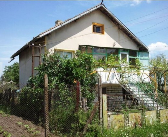 Bulgarije Huis Van 100m2 Met 2 Verd. En..