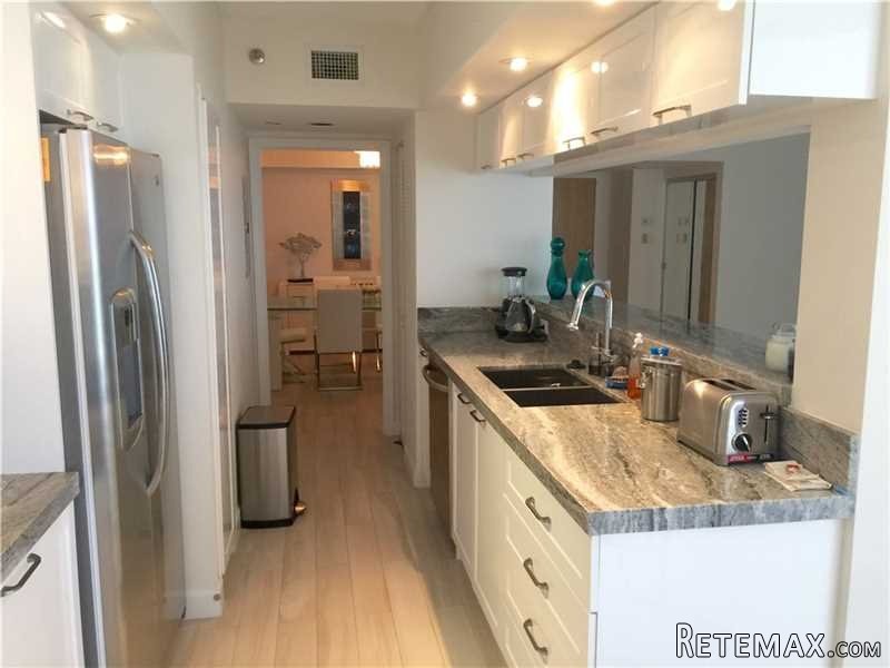 2 bedroom Flat For Sale: 16425 Collins.. - 2