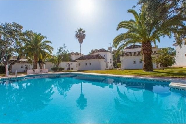 Villa - This wonderful villa is set on.. - 2