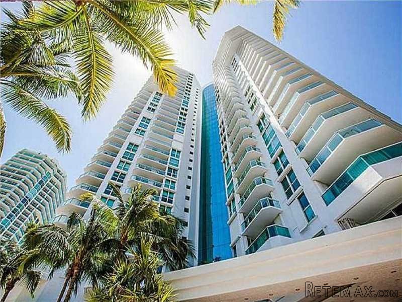 3 bedroom Flat For Sale: 16500 Collins..