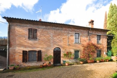 Country House Near Lake Montepulciano