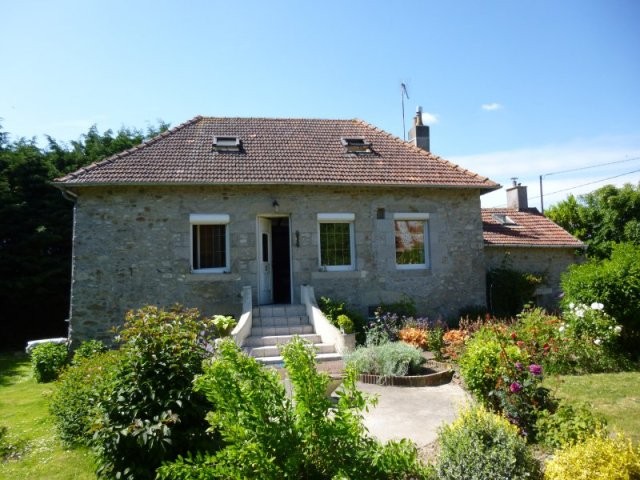 Neat Village HOuse, Nice Garden