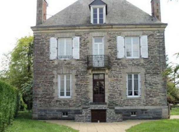 Imposing Maison de Maitre