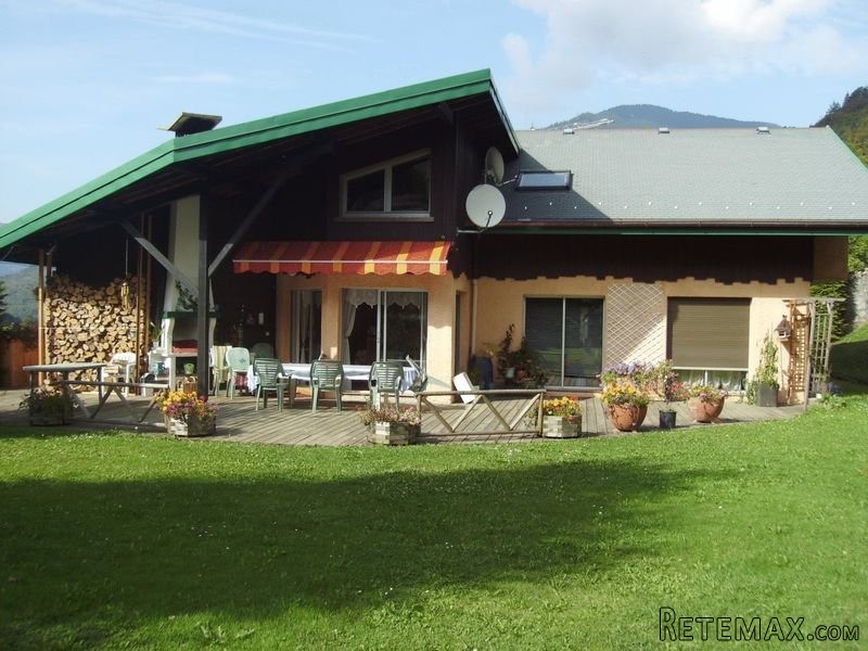 6 Bedroom Chalet In Village Centre, St..