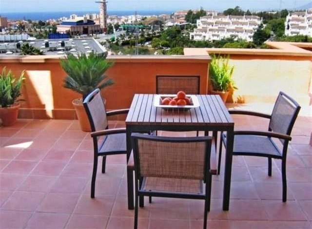Apartment - Apartment - Middle Floor..