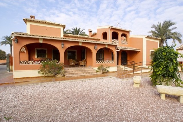 4 bedroom, 3 bathroom Finca / Country..