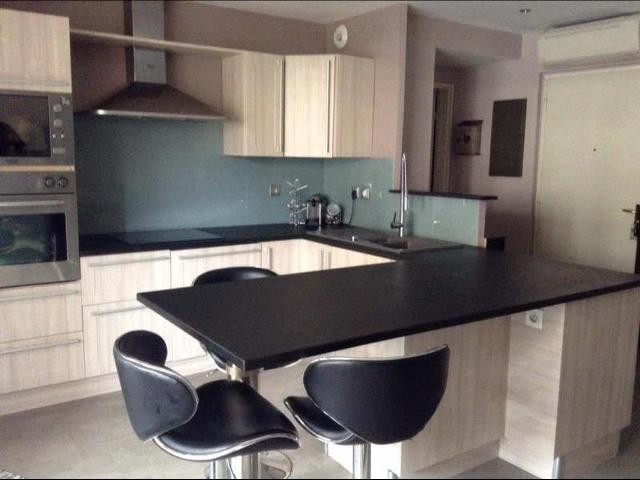 Bright two bedroom in Port - 2