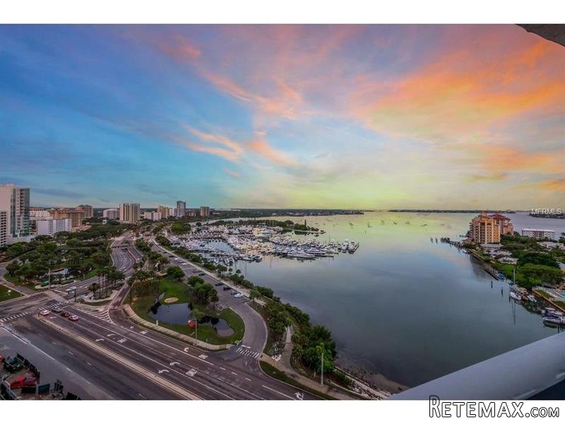 2 bedroom Town House For Sale: 1111 N..