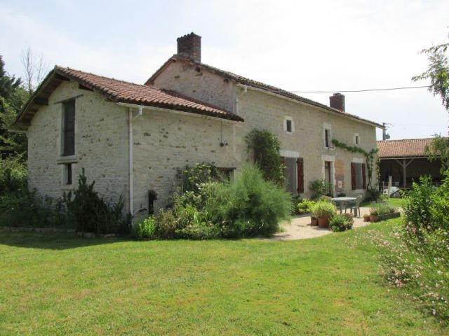 Detached 4 Bedroom Stone House, Gite In..