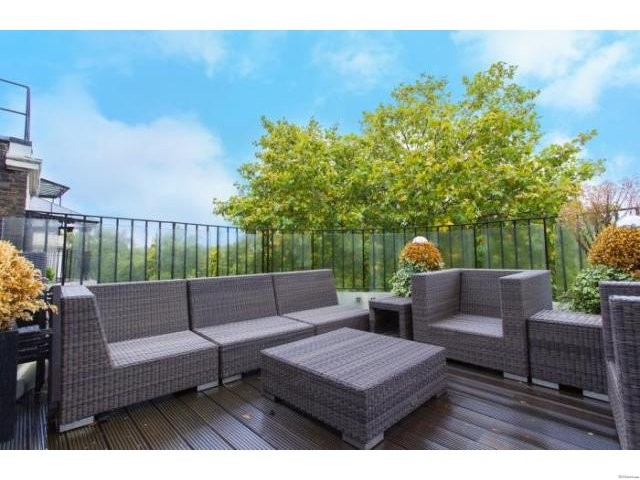 3 bed flat to rent in Park Lane.. - 2
