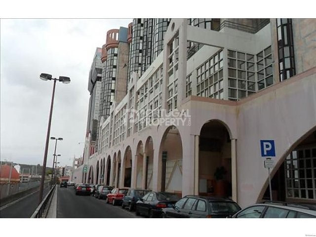 Charming 4 Bedroom Apartment - Bank..