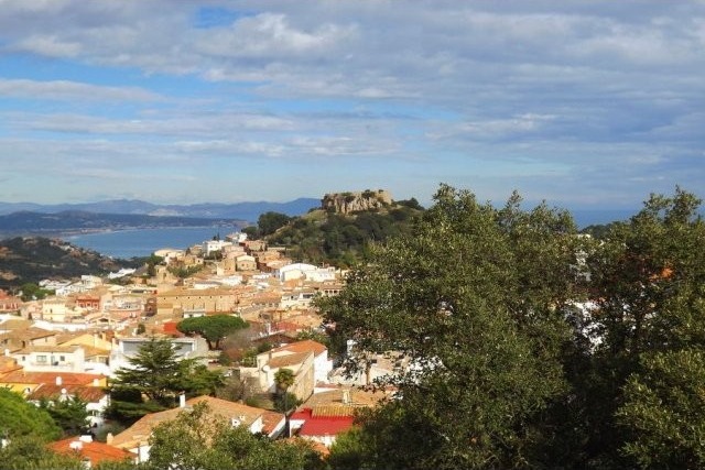 Plot close to the centre of Begur