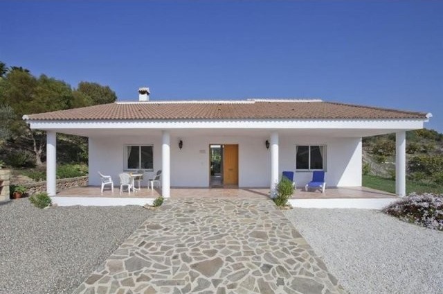 Villa - A lovely spacious 3 double..