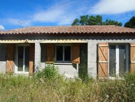 Villa To Finish in a Good Location