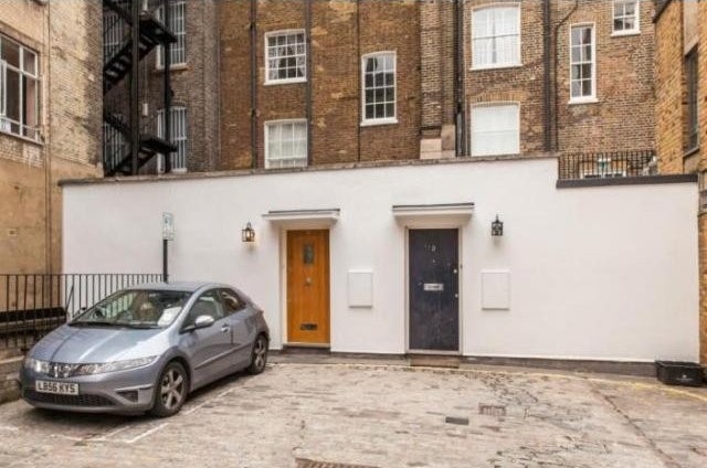2 Bedrooms - Mews - London - For Rent