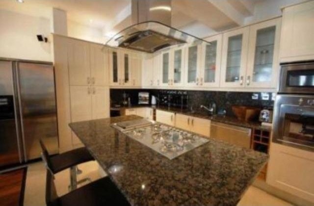 4 bed flat to rent in Bolsover Street.. - 2