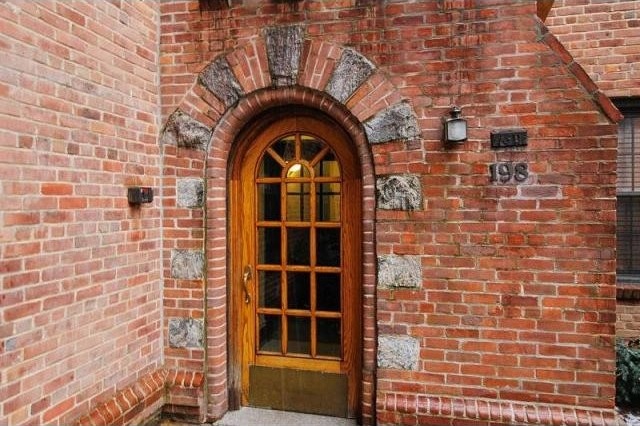 2 bedroom Co-op For Sale: Scarsdale..