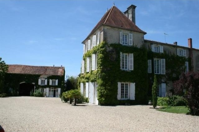 11 bedroom Manor House For Sale: 16100..