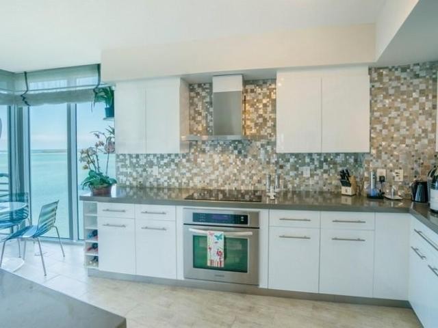 3 bedroom Flat For Sale: 325 S BISCAYNE.. - 2