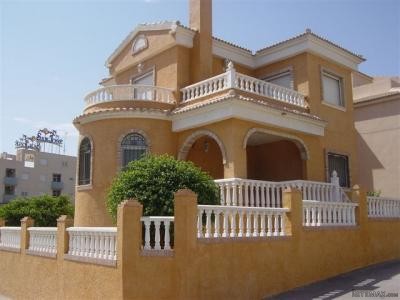4 Bedrooms - Villa - Alicante - For Sale