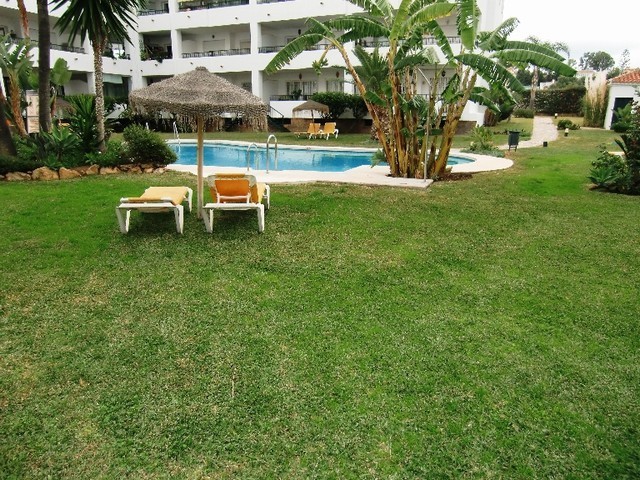 2 Bed Apartment for sale in Calahonda