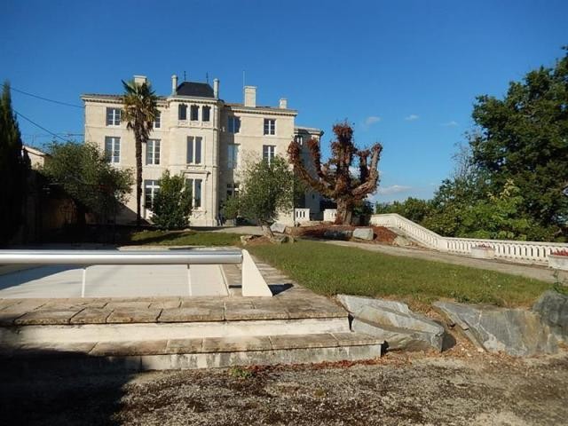 7 bedroom House For Sale: 79000 NIORT - 2