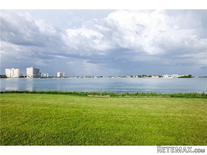 2 bedroom Property For Sale: 6104 PALMA..