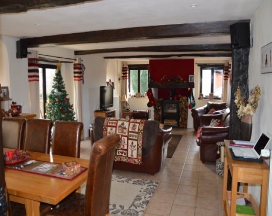 Immaculately presented farmhouse with.. - 2