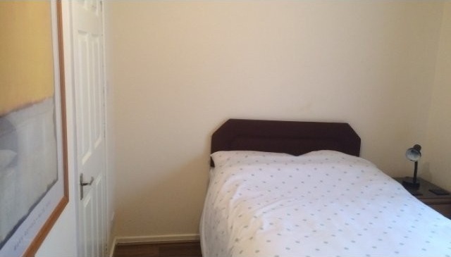 ROOM TO LET IN HOLLINSWOOD - ALL BILLS..