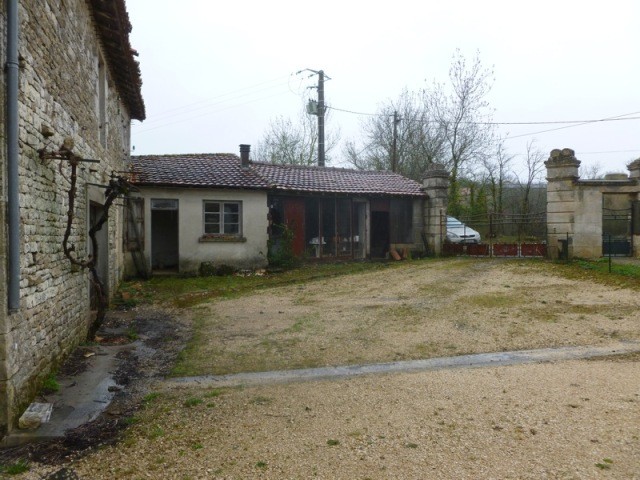 Stone Cottage With Barn To Renovate - 2