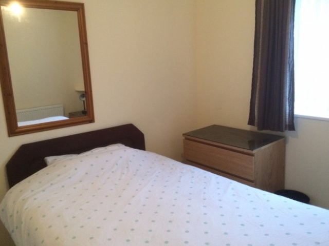 ROOM TO LET IN HOLLINSWOOD - ALL BILLS.. - 2